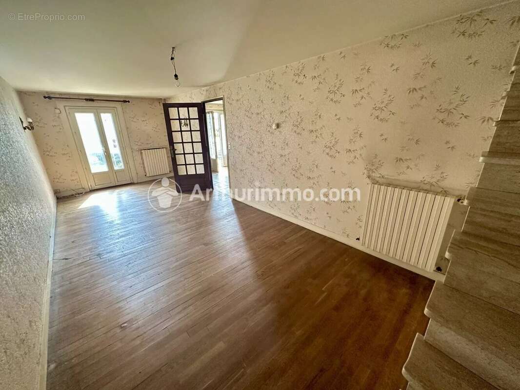 Ensemble immobilier avec local commercial, habitation et garages – Idéal investisseur - photo 8