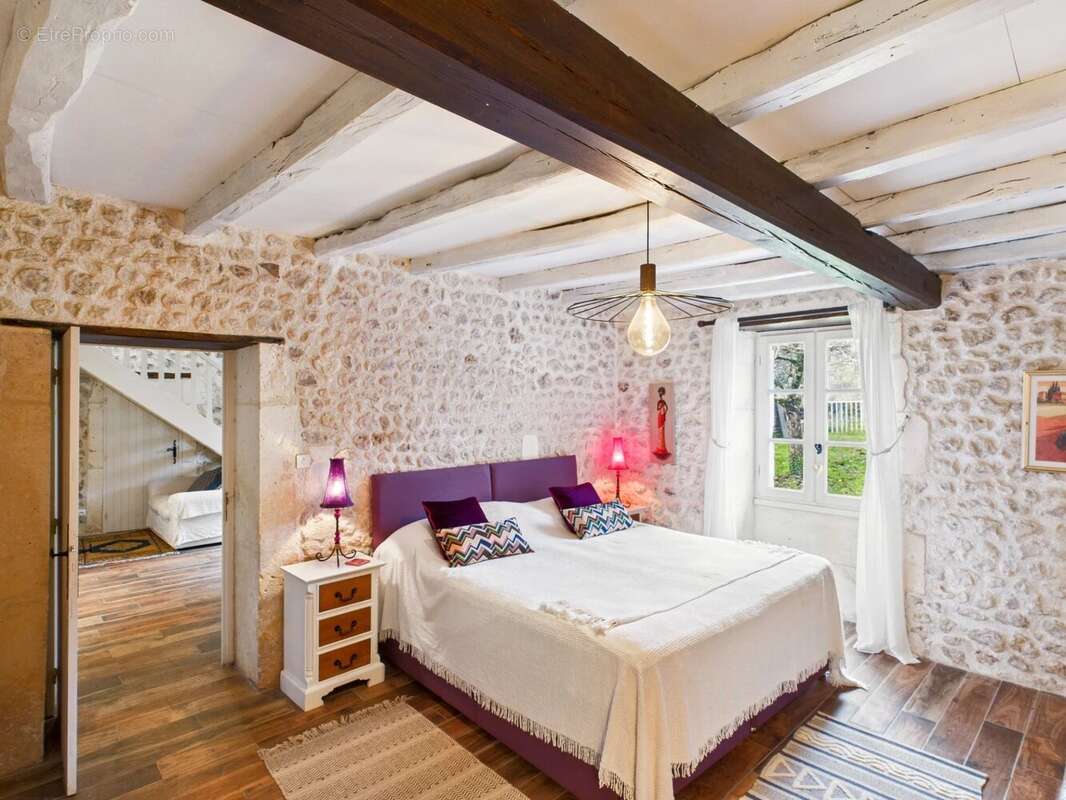 Maison à NANTEUIL-AURIAC-DE-BOURZAC