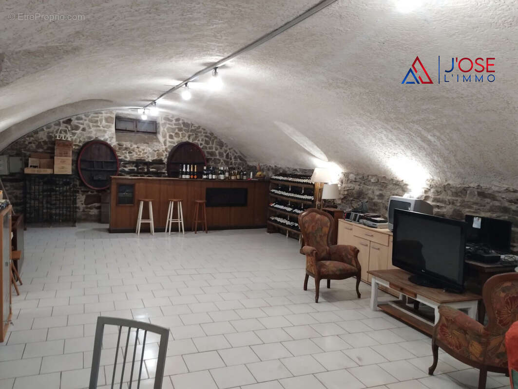 Cachet rare en sous-sol - Maison à GRIGNY