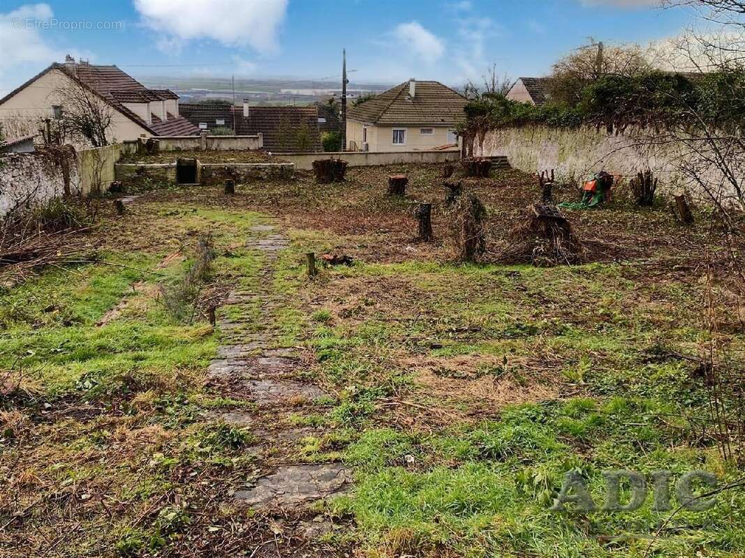 Terrain à DAMMARTIN-EN-GOELE