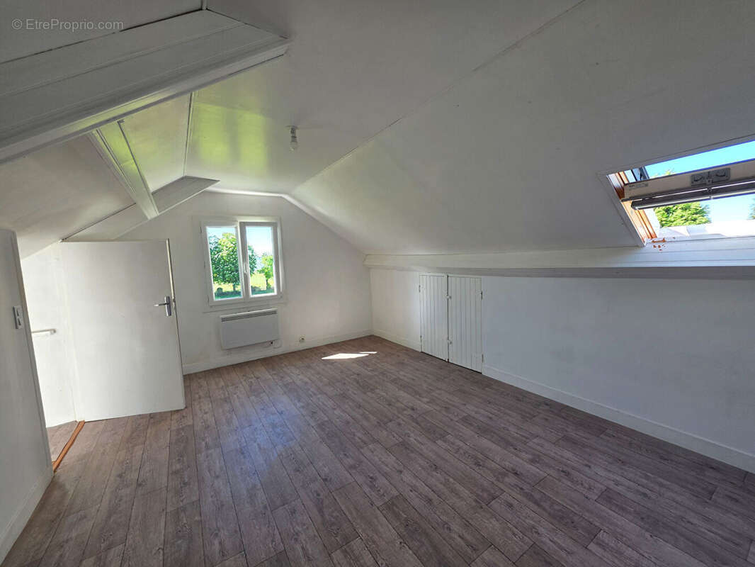 Maison à CREVECOEUR-LE-GRAND