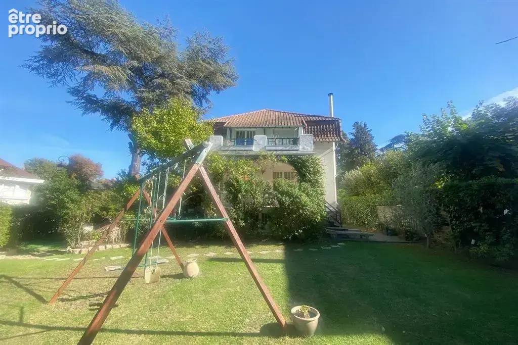 Vaucresson – Maison des années 1930 de 230 m², 4 chambres, jardin de 494 m² – Hauts-de-Seine, Île-de-France - photo 3