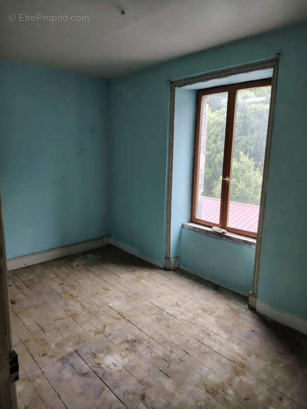 Appartement à LA MONNERIE-LE-MONTEL