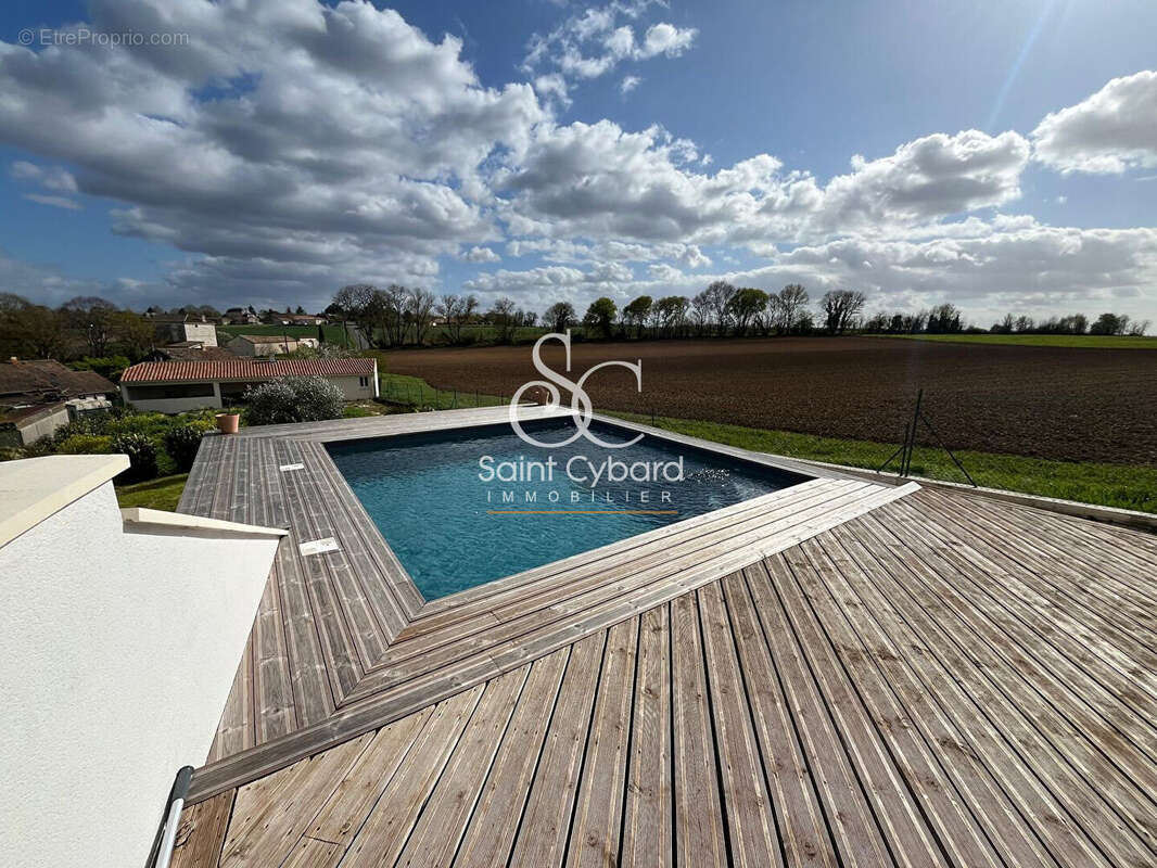Maison à CHAMPNIERS