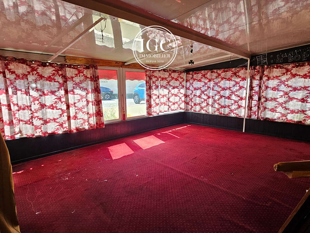 Commerce à CHATEAUNEUF-LES-MARTIGUES