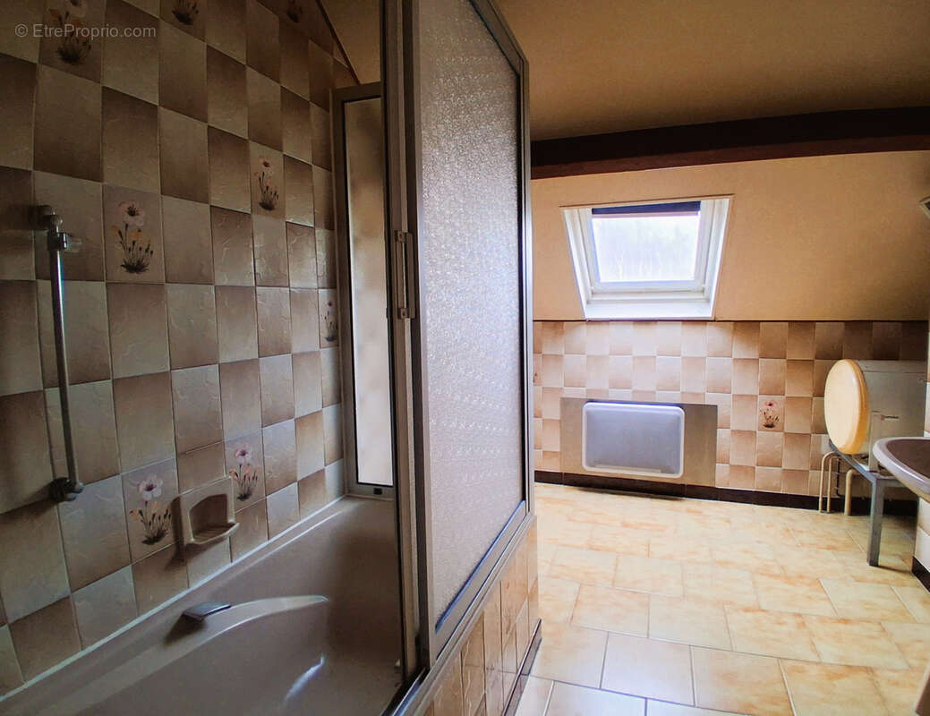 Immeuble de rapport - 5 logements 273m2 habitable + dependances - photo 12