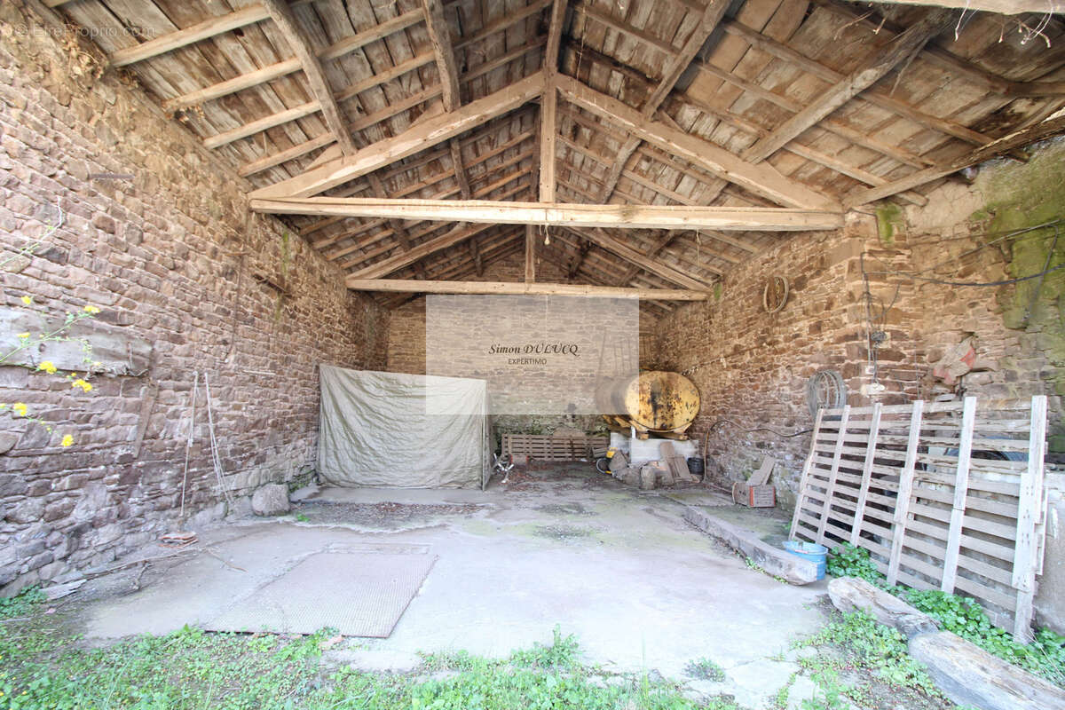 Grande propriété de 235 m2 à rénover   Terrain de plus de 1 500 m2, avec dépendances - photo 18