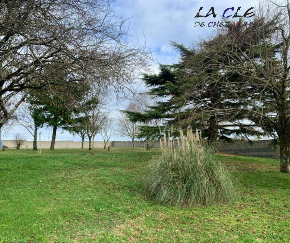 Maison à XANTON-CHASSENON