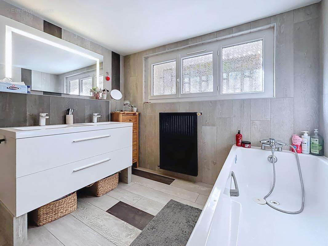 Maison à BOURG-LES-VALENCE