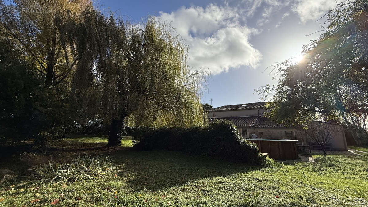 Maison à MORTAGNE-SUR-GIRONDE