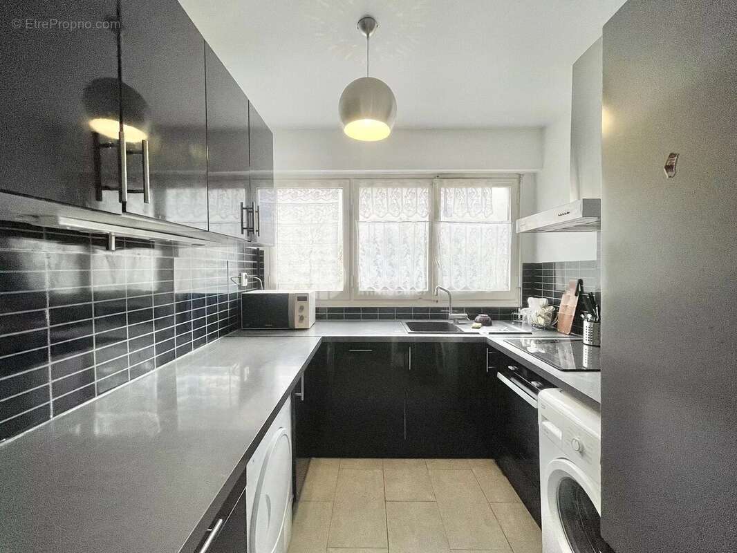 Appartement à COURBEVOIE