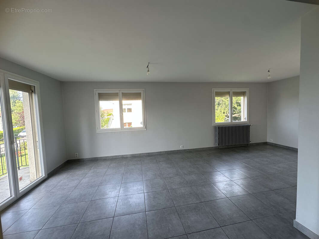 Maison à VERCEL-VILLEDIEU-LE-CAMP