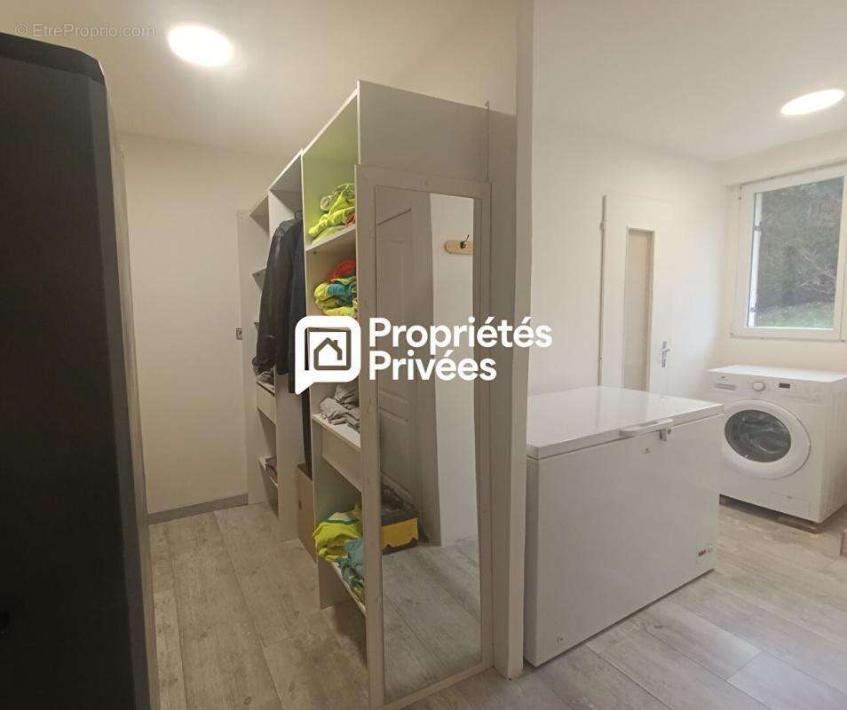 Secteur Epeugney- Maison de plain-pied avec grandes dépendances et abri caravane - photo 8