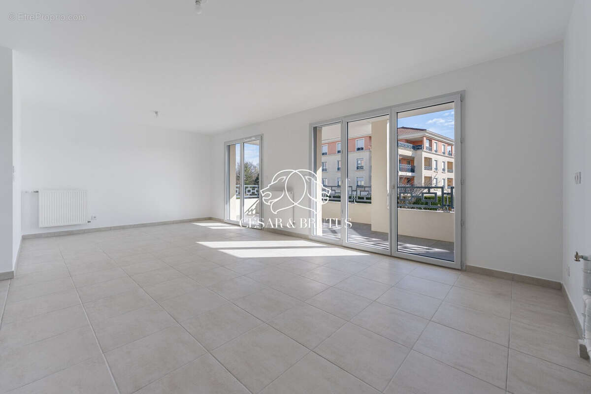 Appartement à MEYZIEU