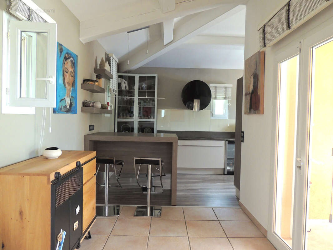 Exclusivite: vente d'une maison architecte 5 p - 4 ch avec terrasse et piscine a brignoles - photo 9