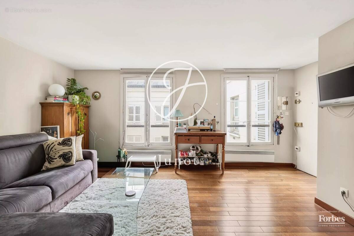 Appartement à PARIS-1E