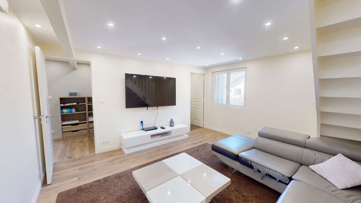 Maison 208 m² avec piscine, jacuzzi, et dépendance - photo 8