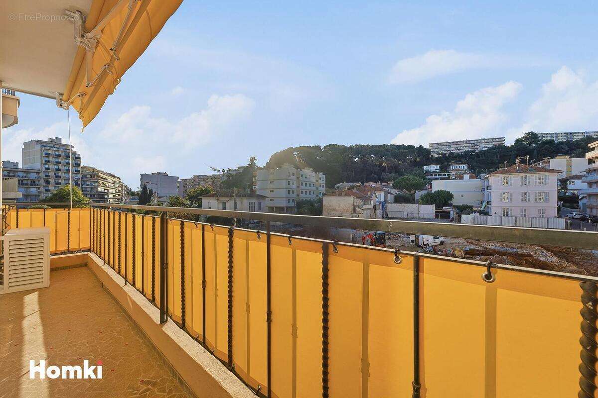 Appartement à SAINT-LAURENT-DU-VAR