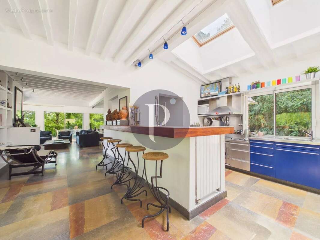 VAUHALLAN – Propriété 7 pièces – Réception 100 m² - Vue dominante – Terrain boisé 4726 m² - photo 7