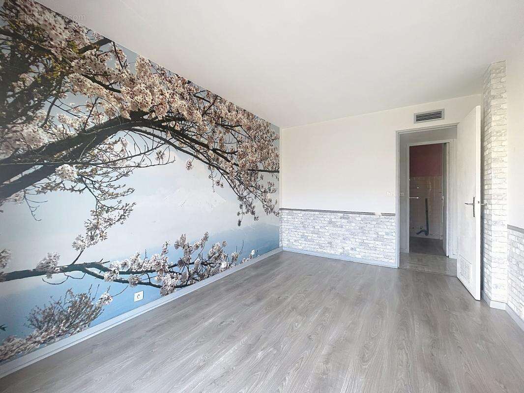 Appartement à SAINT-LAURENT-DU-VAR