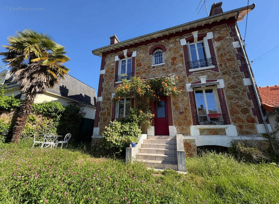 Maison à VERRIERES-LE-BUISSON