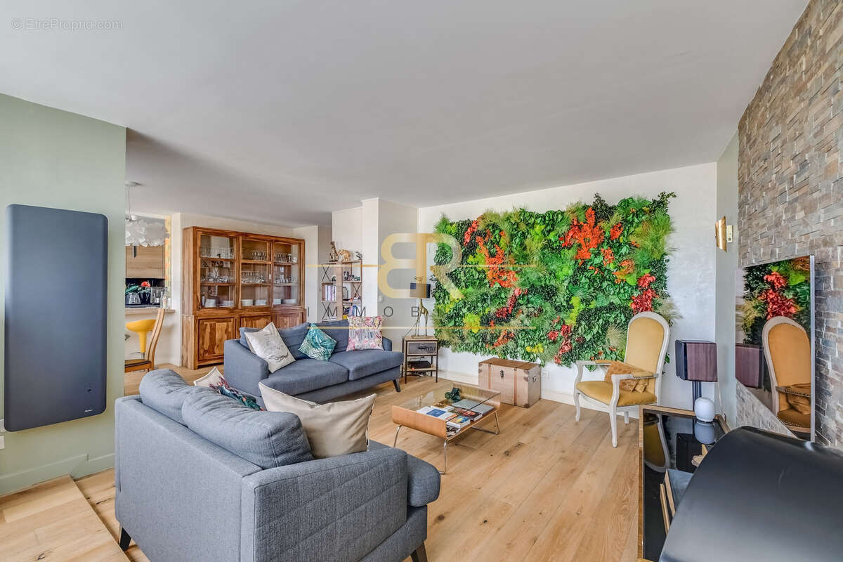Appartement à COURBEVOIE