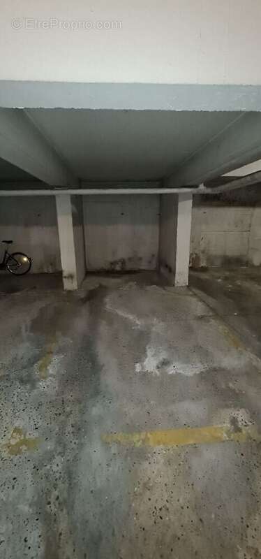 Parking à PARIS-16E