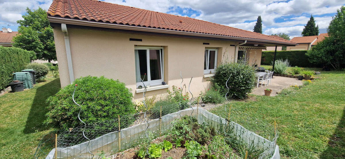 Maison à PERIGNAT-LES-SARLIEVE