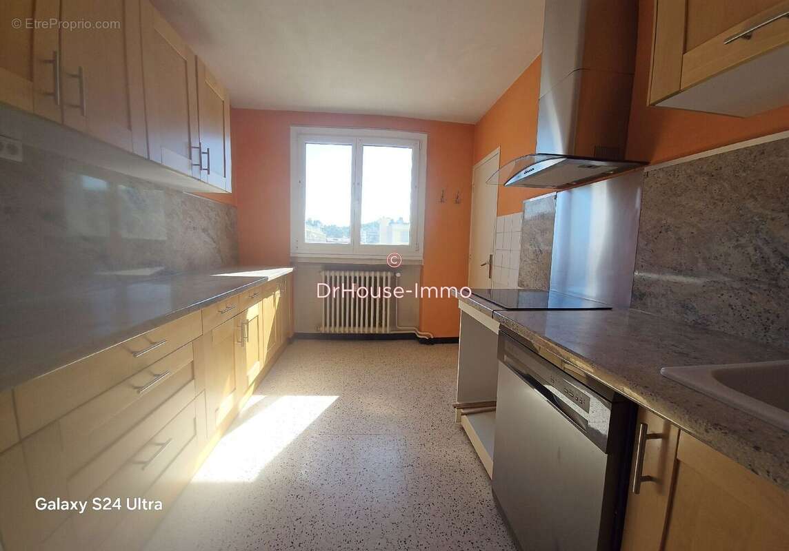 Appartement 66 m² à Unieux  - photo 2