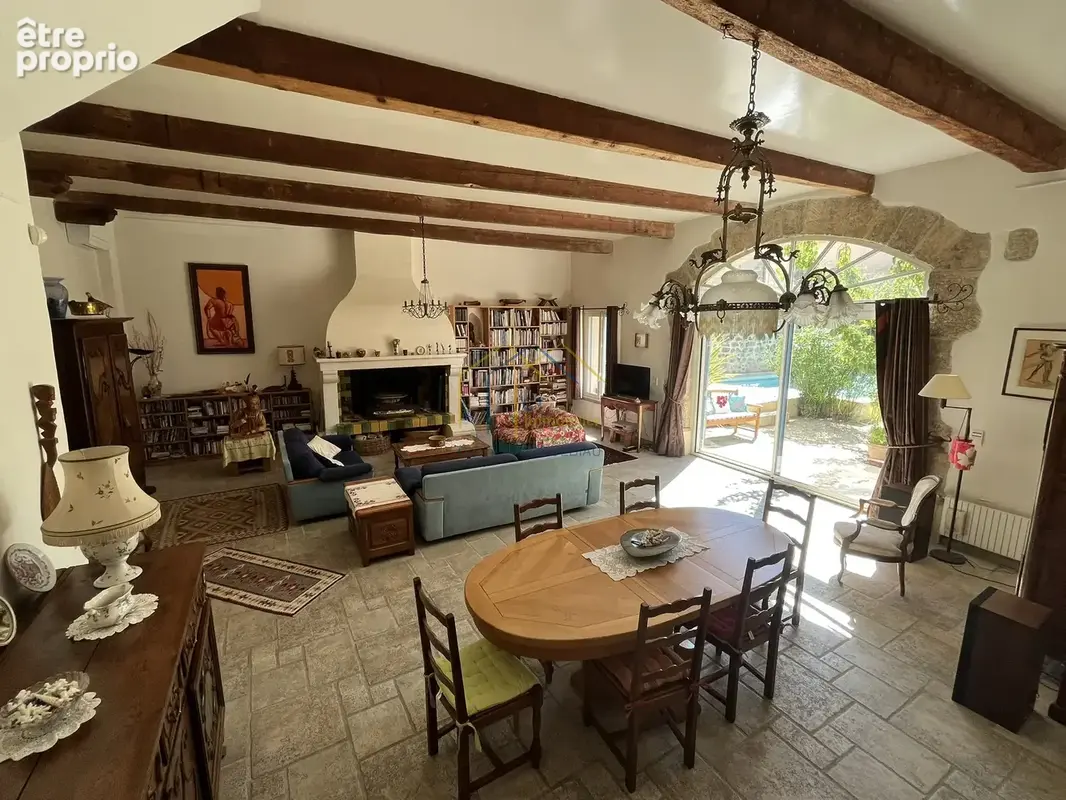 Maison de type vigneronne de 205m2 avec jardin et piscine - photo 16