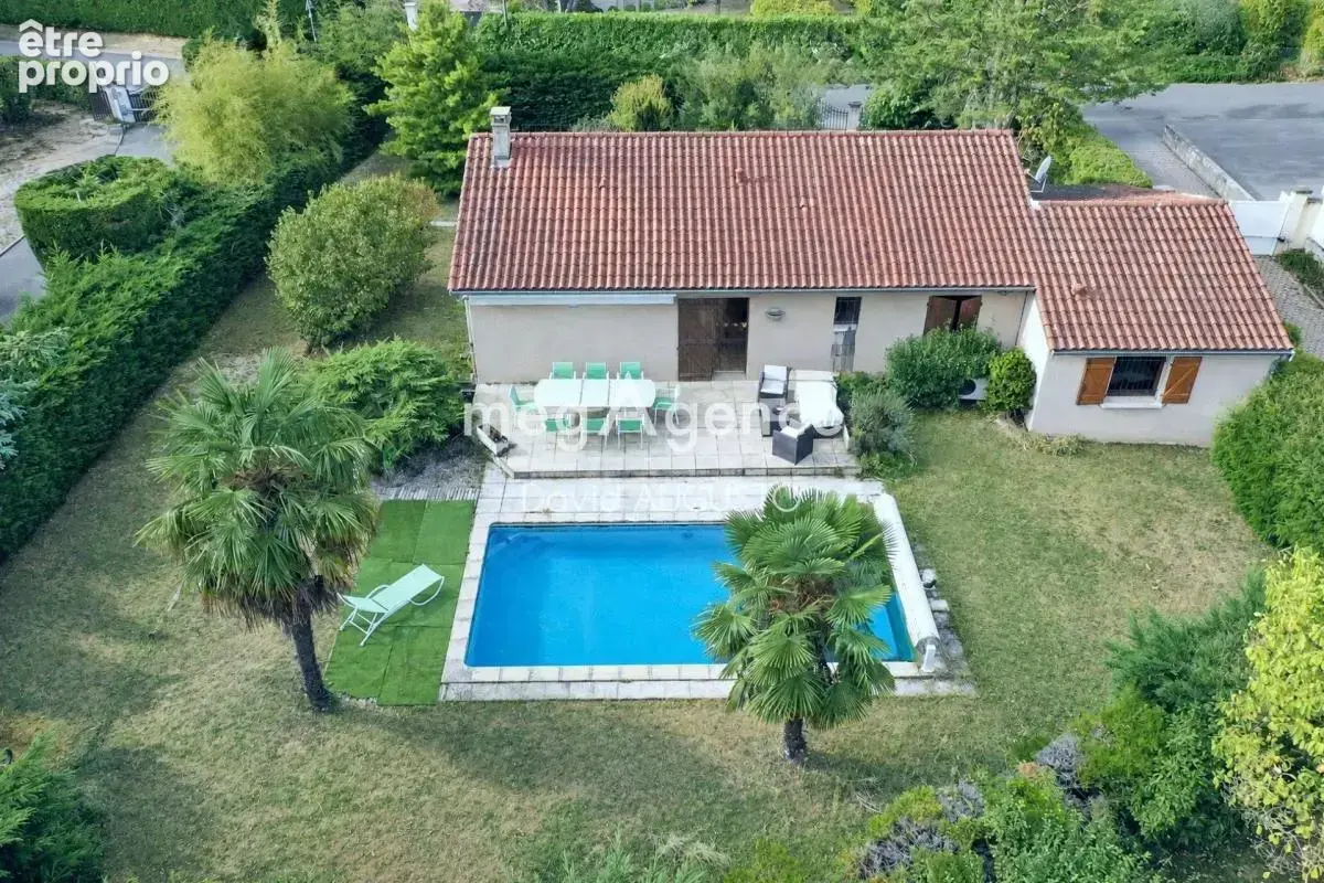 Maison à LA TOUR-DE-SALVAGNY