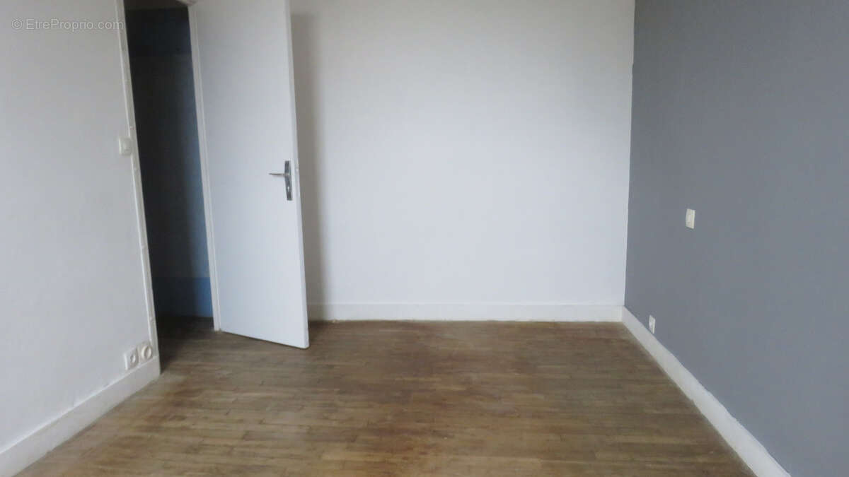 Ensemble immobilier de 2 maisons (en pierres et mitoyennes) avec une grange (en pierres) Secteur SAINT RAPHAEL - photo 18