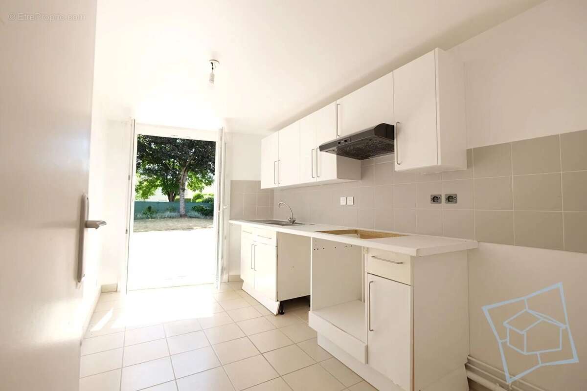 Maison à VOISINS-LE-BRETONNEUX