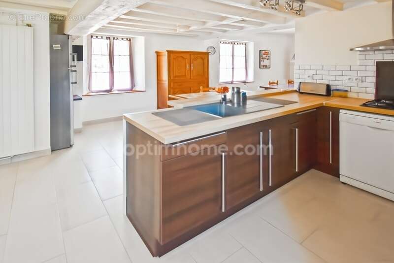 Maison à TREMBLAY-LES-VILLAGES