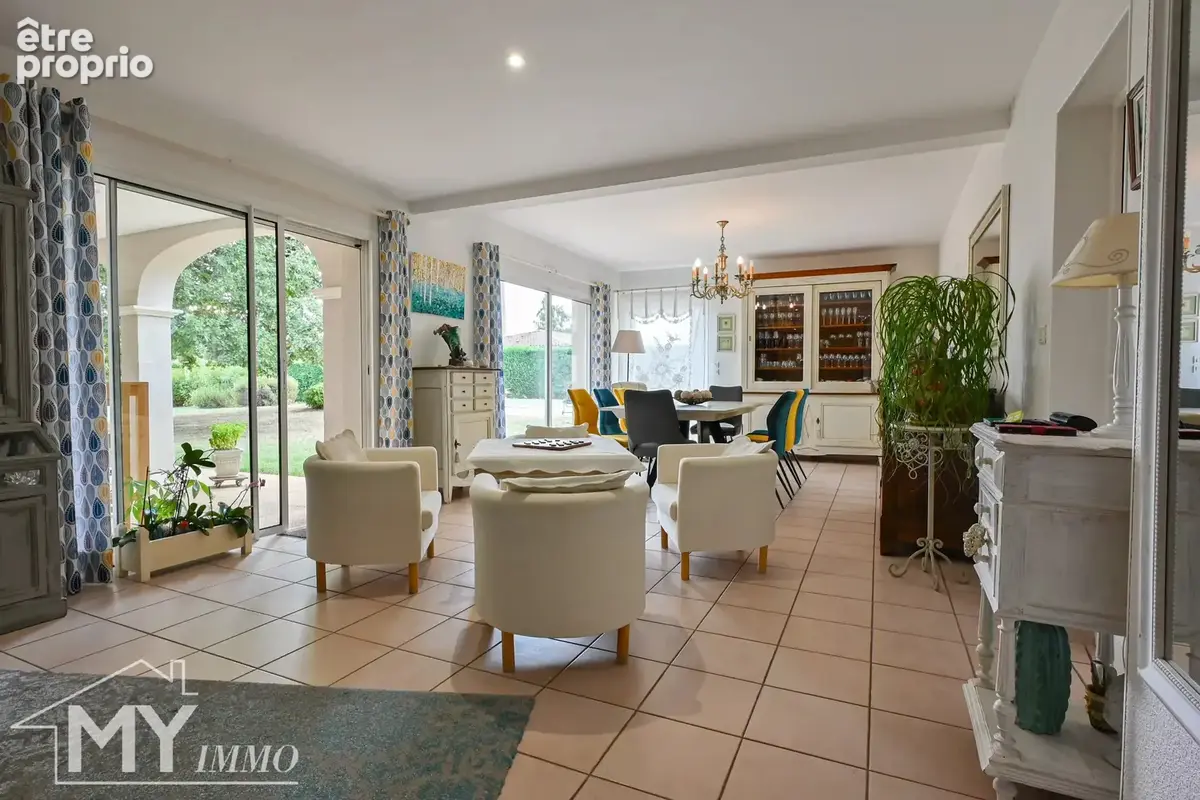 MARMANDE : Villa de standing avec jardin piscine et trois garage. - photo 7