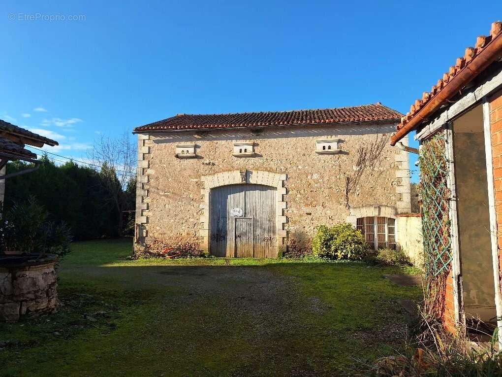 Maison à CHASSENEUIL-SUR-BONNIEURE