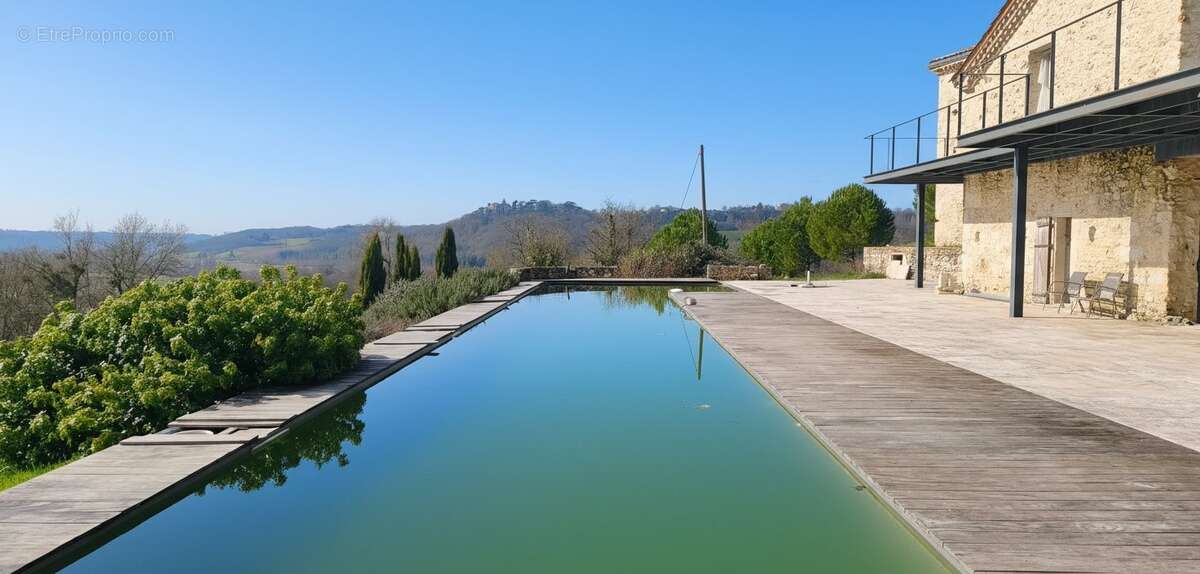 Domaine en pierre du Quercy - 612 m² utiles - 2 hectares - projet de rénovation à reprendre - photo 12