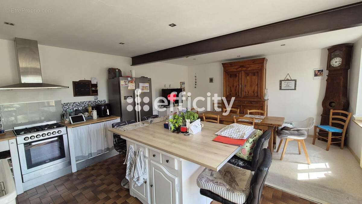 Maison à LONGUES-SUR-MER