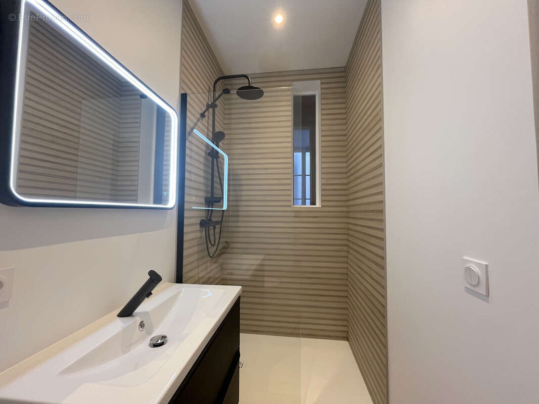 Toulon - Appartement Haussmanien de 160m2 refait à neuf - photo 8