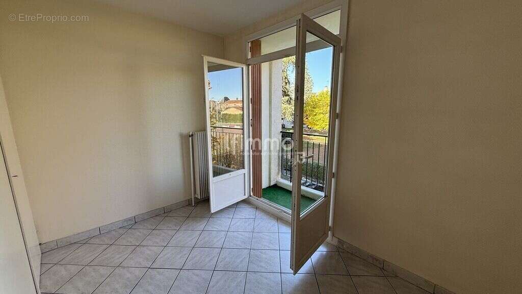 Appartement à PIERRE-BENITE