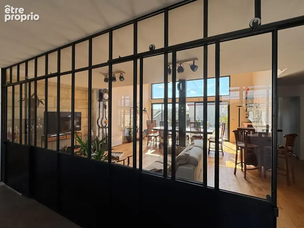 A Saint Loubès, Bâtiment à usage mixte de 388 m² - Appartement d'architecte spacieux - 6 pièces - 168 m2 -  Local commercial  de - photo 5