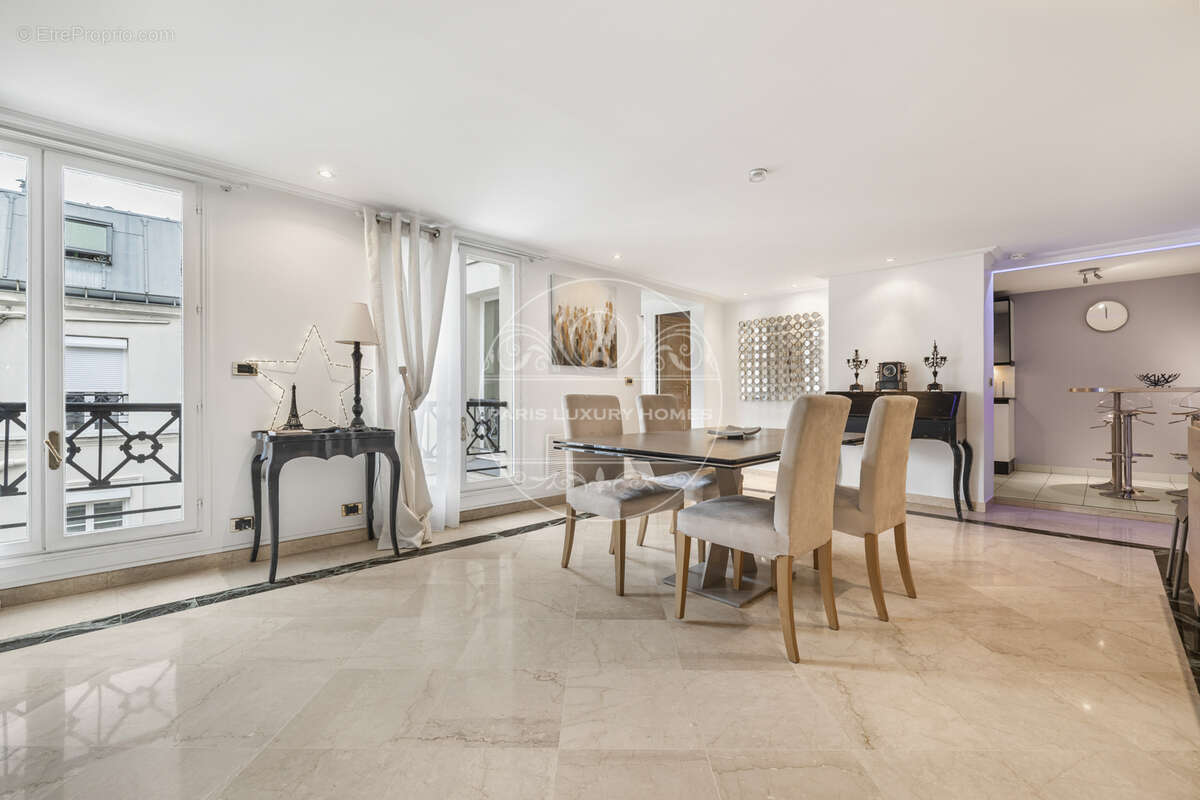 Appartement à PARIS-8E