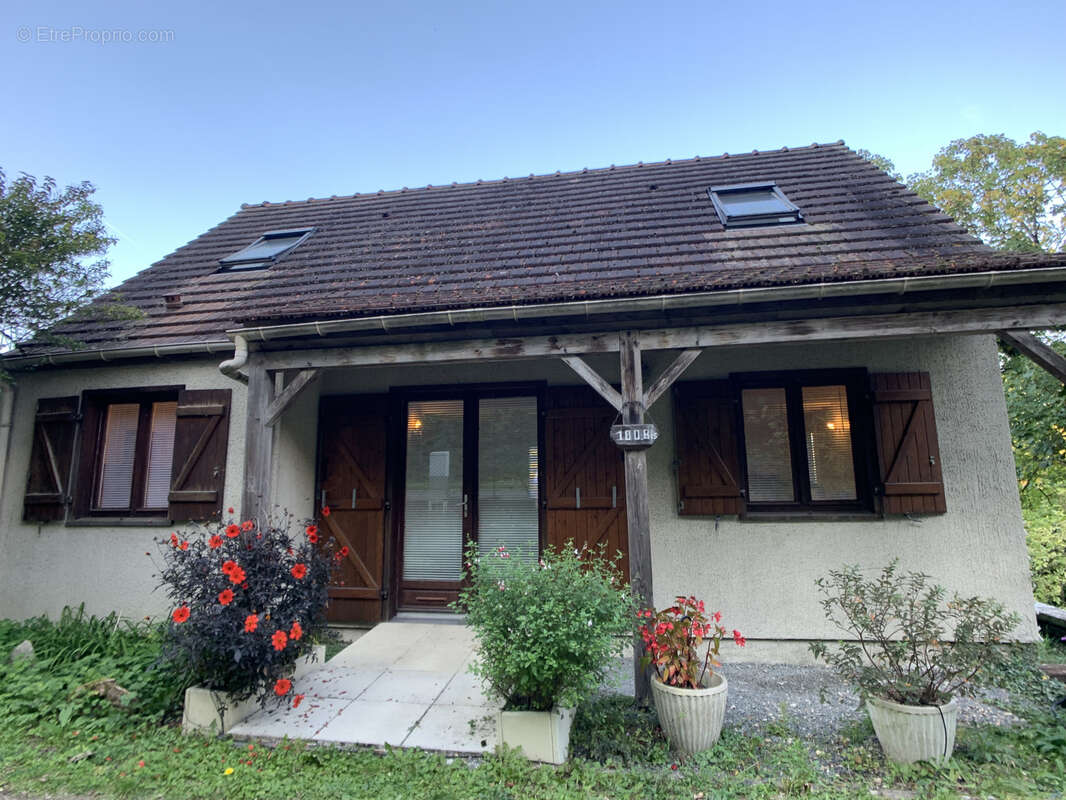 Maison à SAINT-JEAN-LES-DEUX-JUMEAUX