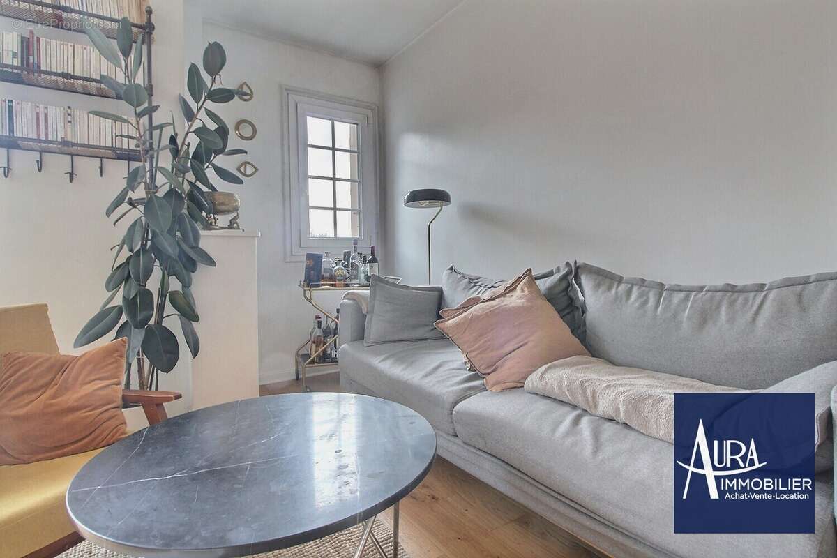 0_0008 - Appartement à LES LILAS