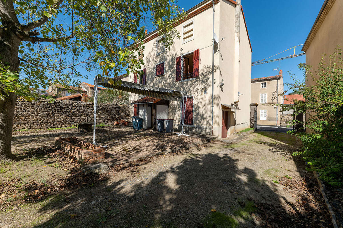 Propriété Le Breuil Sur Couze 9 pièce(s) 192 m2 - photo 5