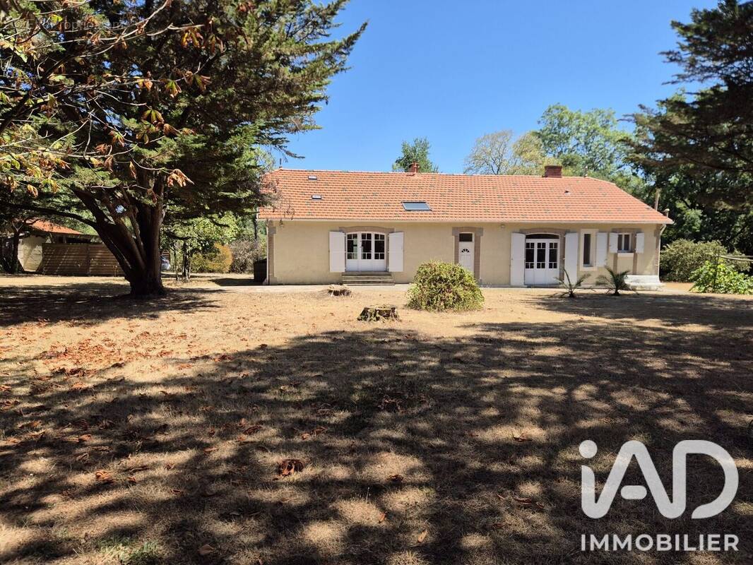 Photo 1 - Maison à AVRILLE
