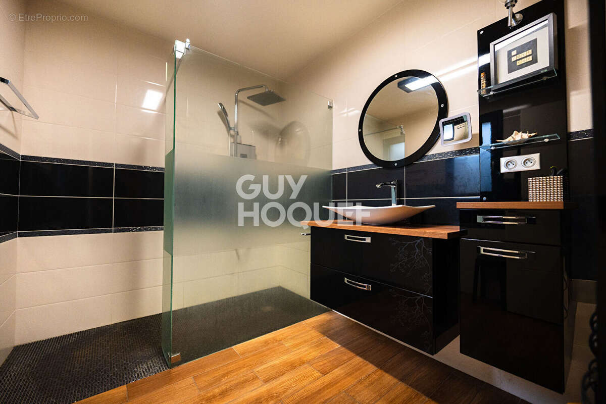 COURNON D'AUVERGNE- Maison d'architecte 301 m2- Piscine - photo 9