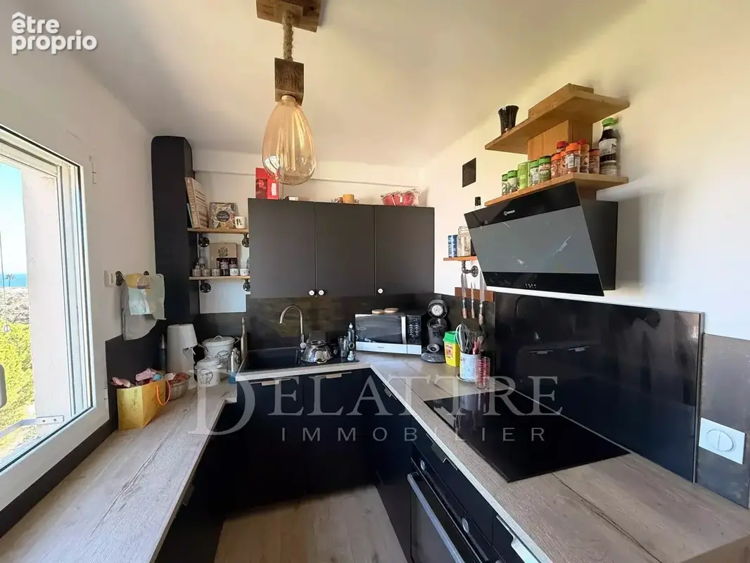 3 pièces rénové de 52 m² - Vue latérale mer et montagnes - Dernier étage - photo 2