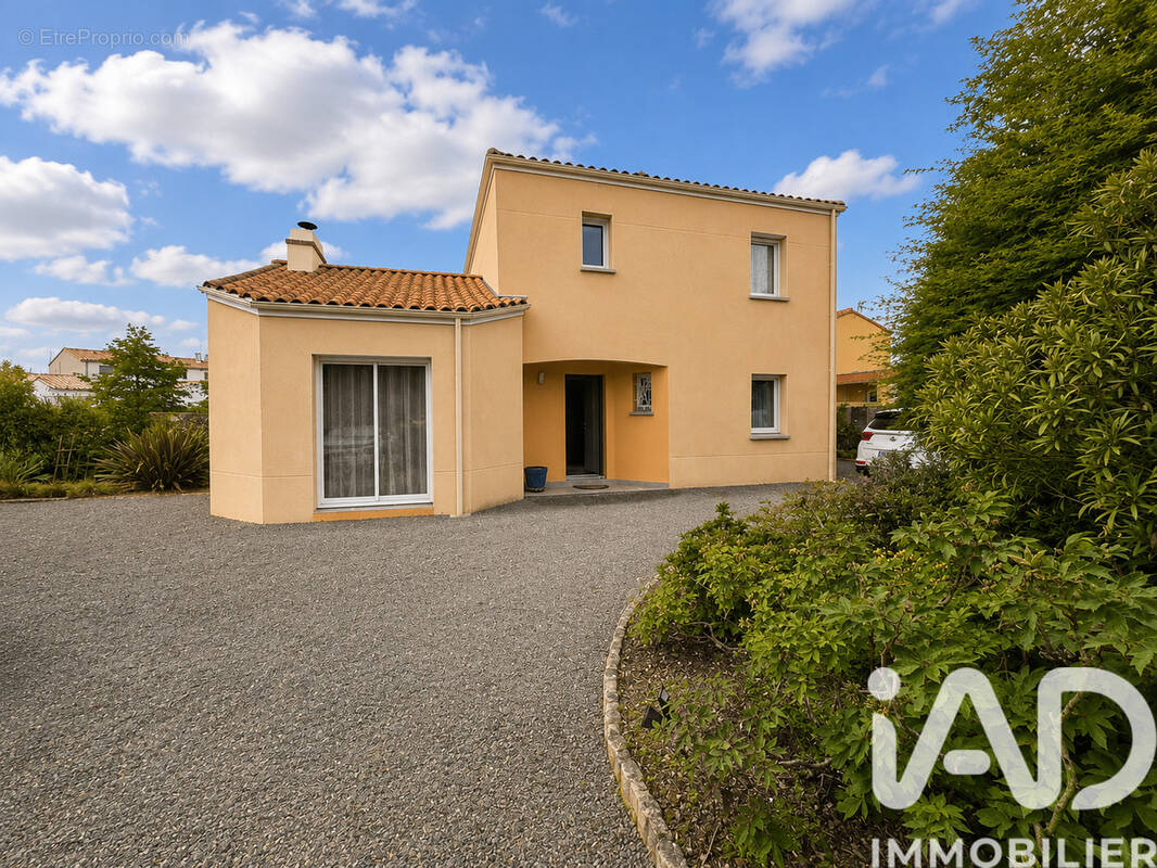 Photo 1 - Maison à SAINT-PHILBERT-DE-GRAND-LIEU