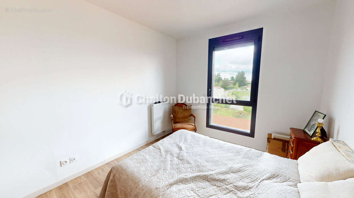 Appartement à RENAISON